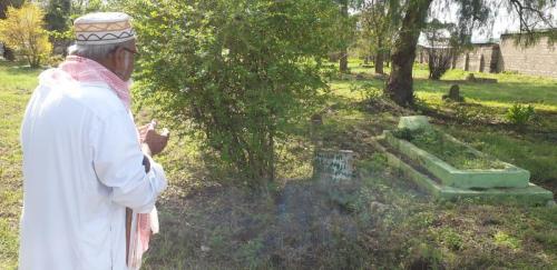 Fida Suleman at the grave of Mohammed Hussein Suleman (Nakuru)